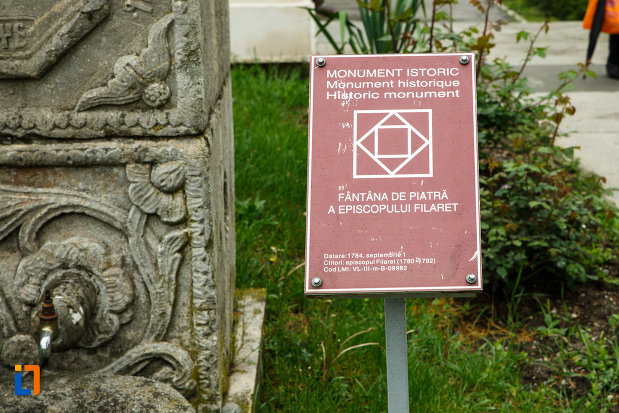 placuta-informativa-de-la-arhiepiscopia-ramnicului-din-ramnicu-valcea-judetul-valcea.jpg