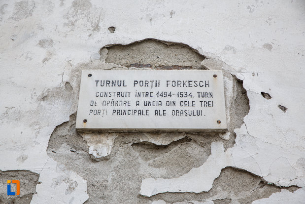 placuta-informativa-de-la-latura-de-sud-bastionul-blanarilor-turnul-de-poarta-forkesch-curtine-fragmente-a-cetatii-din-medias-judetul-sibiu.jpg