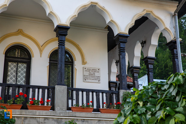 placuta-informativa-de-la-muzeul-memorial-cezar-petrescu-din-busteni-judetul-prahova.jpg