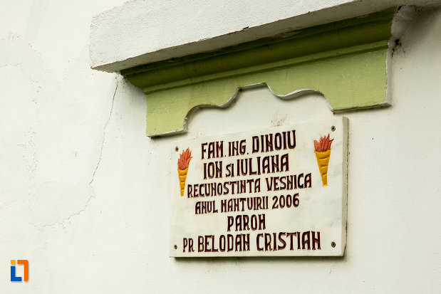 placuta-informative-de-la-biserica-sf-apostoli-si-sf-gheorghe-din-caracal-judetul-olt.jpg
