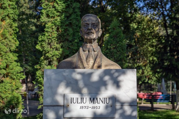 placuta-si-bustul-de-la-statuia-lui-ion-iuliu-maniu-din-negresti-oas-judetul-satu-mare.jpg