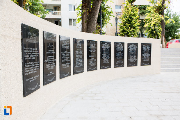 placute-comemorative-de-la-monumentul-marinarilor-din-constanta-judetul-constanta.jpg