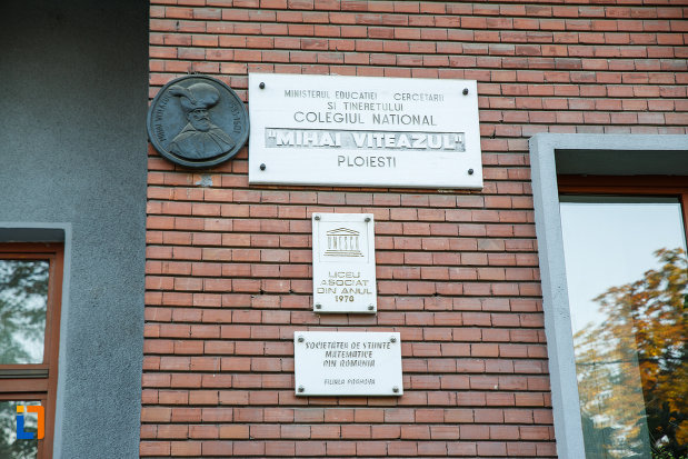 placute-de-pe-liceul-sf-petru-si-pavel-azi-colegiul-national-mihai-viteazul-din-ploiesti-judetul-prahova.jpg