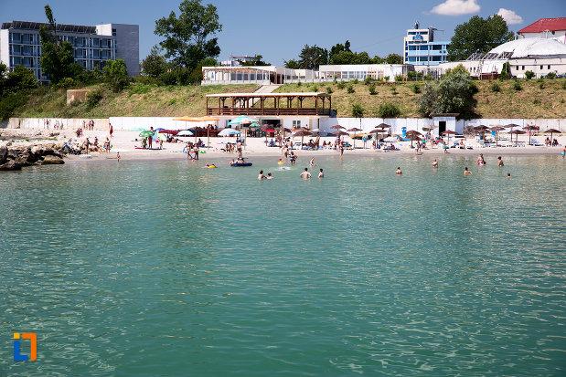 plaja-cu-turisti-statiunea-venus-judetul-constanta.jpg