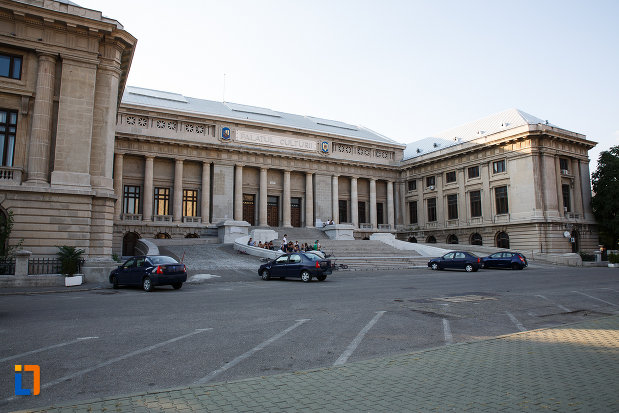 platou-central-cu-palatul-culturii-din-ploiesti-judetul-prahova.jpg