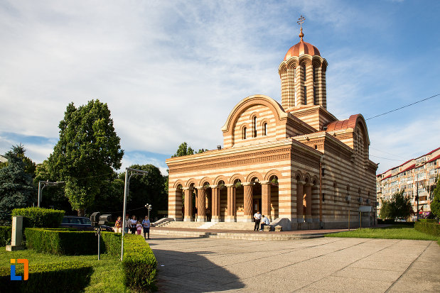 platou-cu-catedrala-mitropolitana-inaltarea-domnului-din-targoviste-judetul-dambovita.jpg