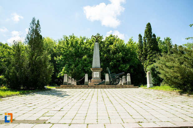 platoul-cu-monumentul-in-amintirea-bombardarii-widinului-din-calafat-judetul-dolj.jpg