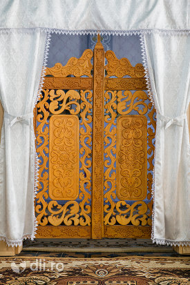 poarta-de-altar-in-biserica-sf-arhangheli-mihail-si-gavril-din-viile-satu-mare-judetul-satu-mare.jpg