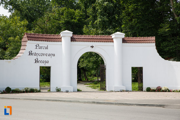 poarta-de-intrare-in-parcul-brancoveanu-breaza-judetul-prahova.jpg