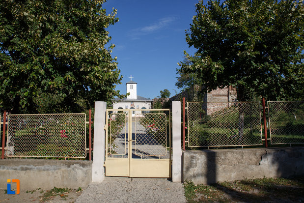 poarta-de-la-biserica-ortodoxa-sf-gheorghe-1862-din-isaccea-judetul-tulcea.jpg