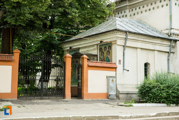 poarta-de-la-biserica-sf-arhangheli-mihail-si-gavril-din-galati-judetul-galati.jpg