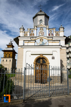 poarta-de-la-biserica-sf-nifon-sarbi-1852-din-targoviste-judetul-dambovita.jpg