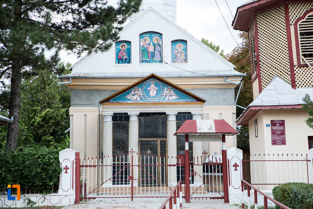 poarta-de-la-biserica-sf-voievozi-1839-din-tandarei-judetul-ialomita.jpg