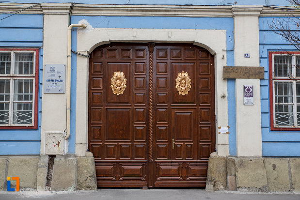 poarta-de-lemn-de-la-mitropolia-ardealului-din-sibiu-judetul-sibiu.jpg