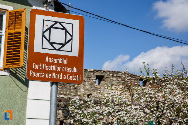 poarta-de-nord-a-cetatii-din-sebes-judetul-alba-monument-istoric.jpg