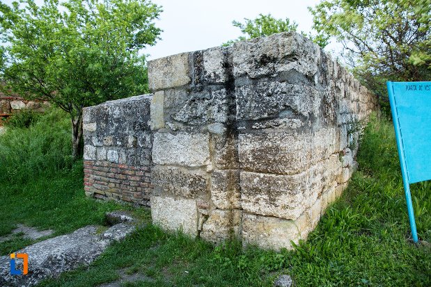 poarta-de-vest-de-la-asezarea-romana-sucidava-din-corabia-judetul-olt.jpg