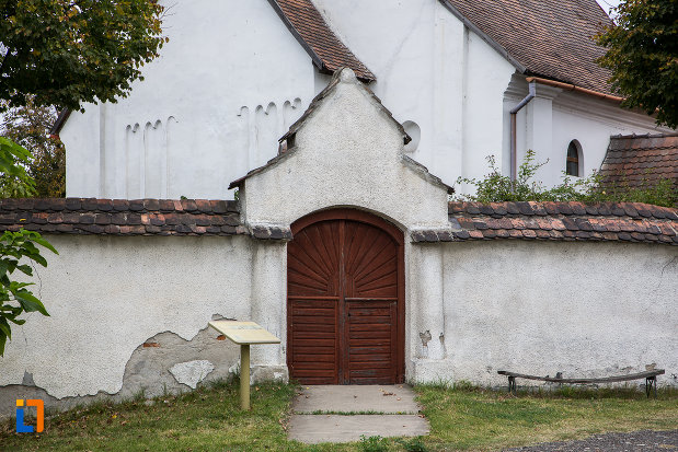 poarta-din-lemn-de-la-biserica-lutherana-din-sec-xiii-din-copsa-mica-judetul-sibiu.jpg