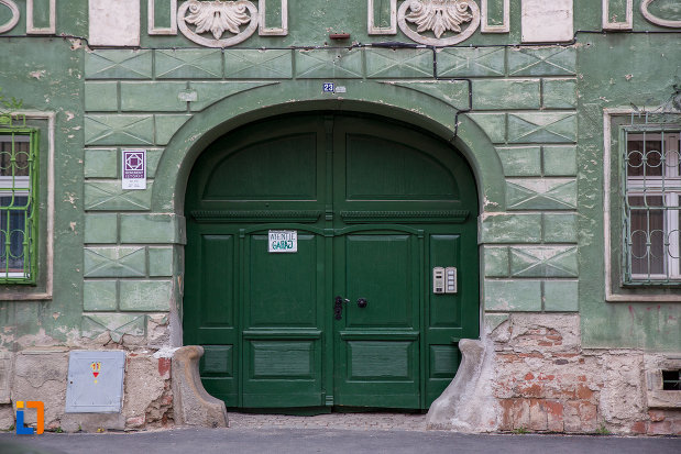 poarta-din-lemn-verde-casa-din-str-tipografilor-nr-23-din-sibiu-judetul-sibiu.jpg