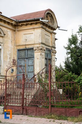 poarta-si-usa-de-la-casa-iancu-marinescu-din-giurgiu-judetul-giurgiu.jpg