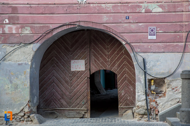 poarta-si-usa-din-lemn-casa-martin-wankel-din-sibiu-judetul-sibiu.jpg