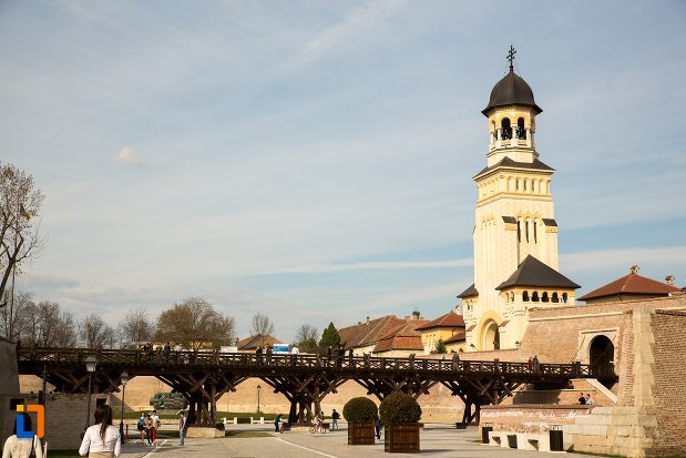 pod-si-catedrala-reintregirii-din-alba-iulia-judetul-alba.jpg