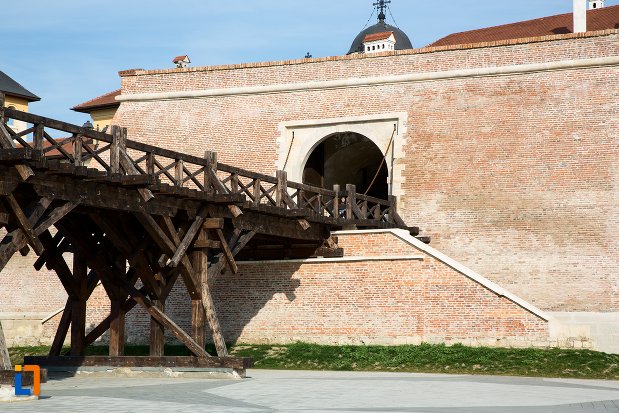 podul-spre-poarta-a-iv-a-de-la-cetatea-din-alba-iulia-judetul-alba.jpg