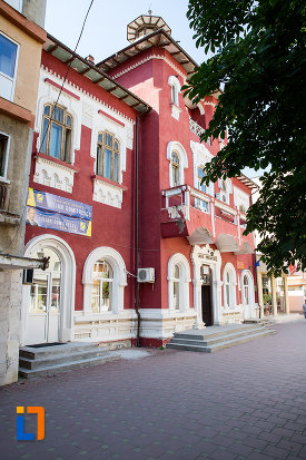 policlinica-din-oltenita-judetul-calarasi-vazuta-din-lateral.jpg