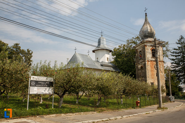 poza-cu-ansamblul-biserica-armeneasca-turnu-rosu-din-suceava-judetul-suceava.jpg