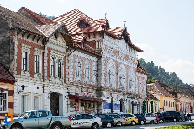 poza-cu-ansamlul-piata-unirii-din-rasnov-judetul-brasov.jpg