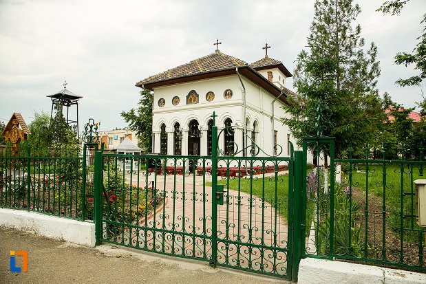 poza-cu-biserica-buna-din-buzau-judetul-buzau.jpg