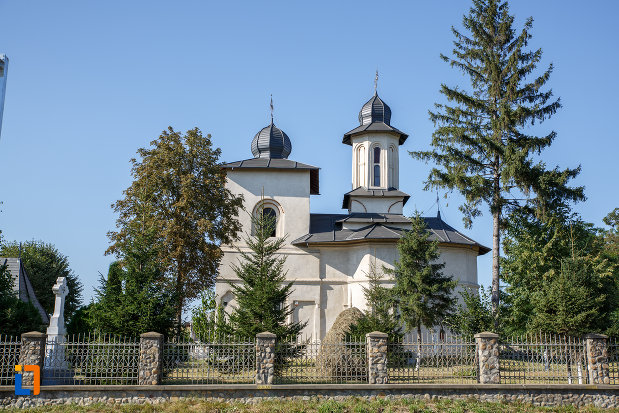 poza-cu-biserica-ortodoxa-din-salcea-judetul-suceava.jpg
