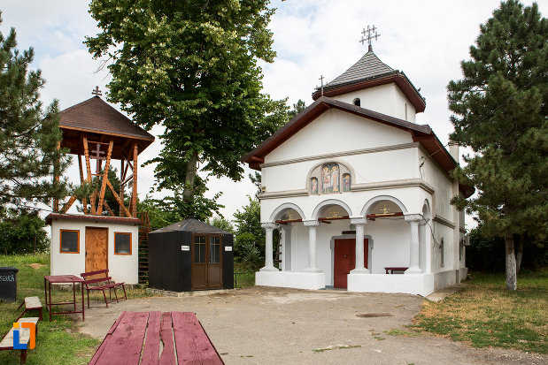 poza-cu-biserica-sf-arhagheli-mihail-si-gavril-din-mihailesti-judetul-giurgiu.jpg