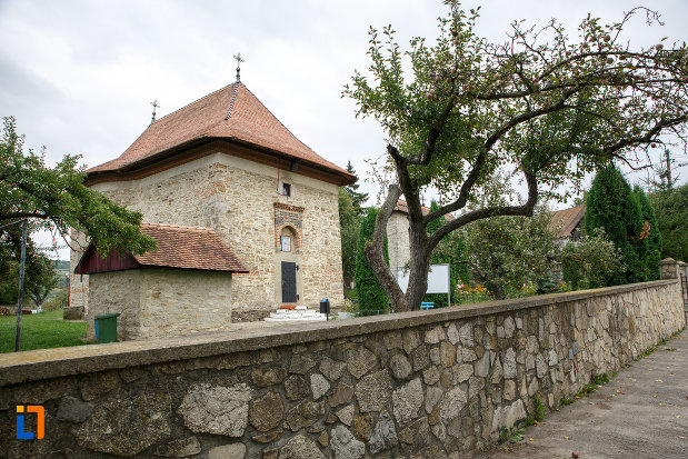 poza-cu-biserica-sf-treime-1352-din-siret-judetul-suceava.jpg