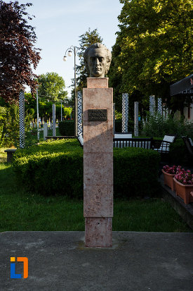 poza-cu-bustul-lui-mihai-eminescu-din-jimbolia-judetul-timis.jpg