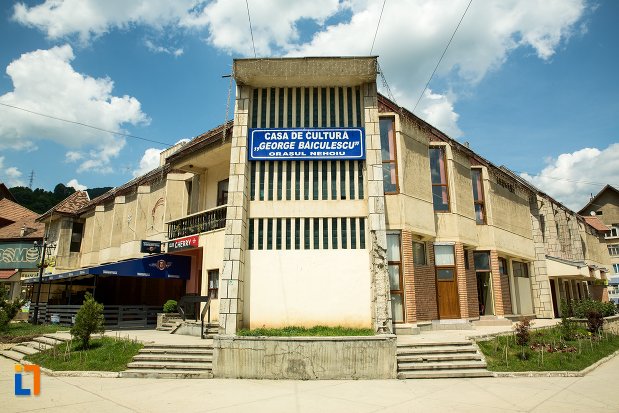 poza-cu-casa-de-cultura-din-nehoiu-judetul-buzau.jpg