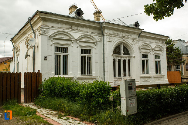 poza-cu-casa-leon-cracalia-din-focsani-judetul-vrancea.jpg
