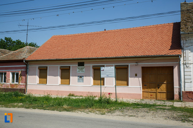 poza-cu-casa-memoriala-dositei-obradovici-din-ciacova-judetul-timis.jpg