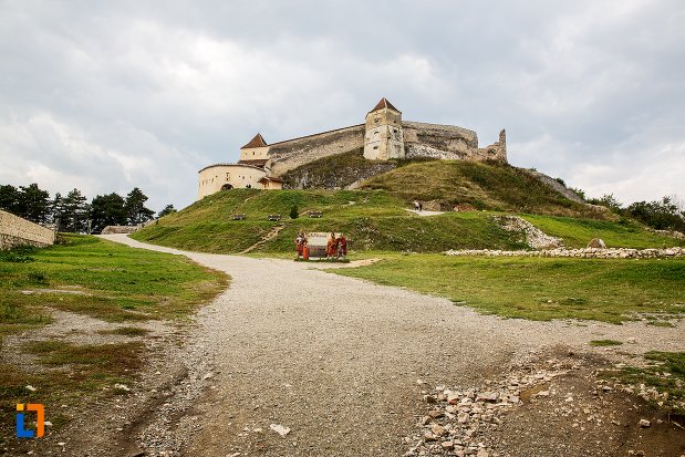 poza-cu-cetatea-rasnovului-judetul-brasov.jpg