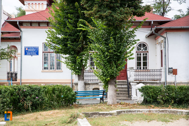 poza-cu-conacul-kogalniceanu-azi-gradinita-din-murfatlar-judetul-constanta.jpg