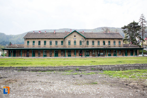 poza-cu-gara-cfr-din-anina-judetul-caras-severin-2.jpg
