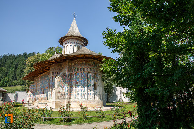 poza-cu-manastirea-voronet-judetul-suceava.jpg