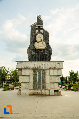 poza-cu-monumentul-eroilor-din-motru-judetul-gorj.jpg