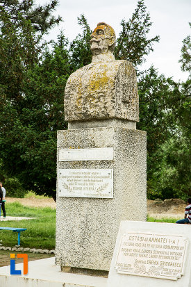 poza-cu-monumentul-generalului-eremia-grigorescu-din-targu-bujor-judetul-galati.jpg