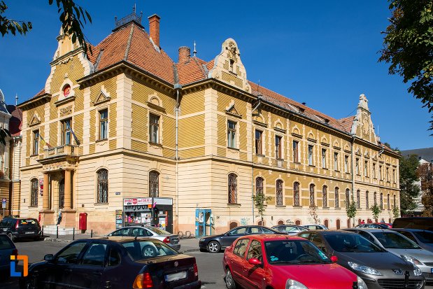 poza-cu-palatul-postelor-din-brasov-judetul-brasov.jpg