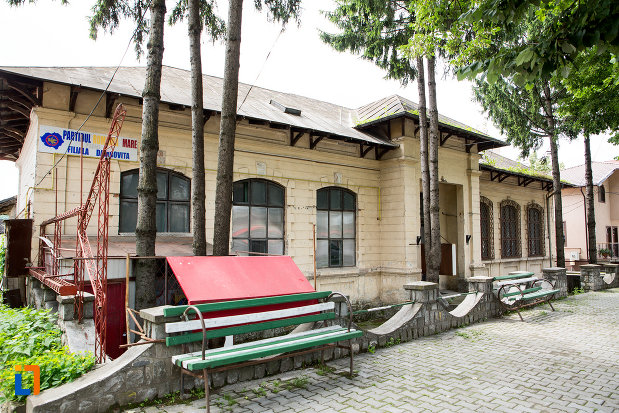 poza-cu-scoala-din-fieni-judetul-dambovita.jpg