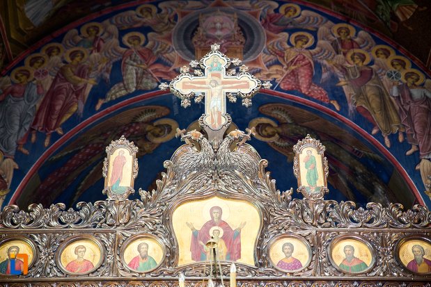 poza-cu-sfinti-din-biserica-ortodoxa-sf-gheorghe-din-racari-judetul-dambovita.jpg