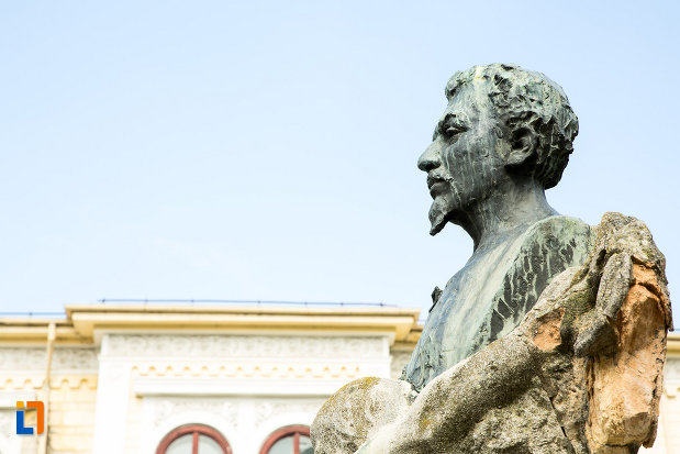 poza-cu-statuia-lui-ioan-maiorescu-din-craiova-judetul-dolj.jpg