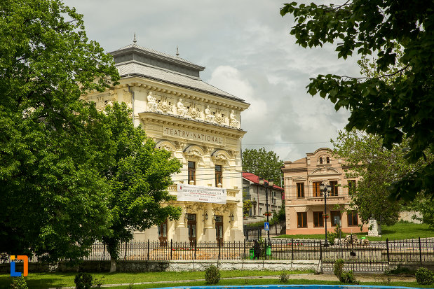 poza-cu-teatrul-national-din-caracal-judetul-olt.jpg