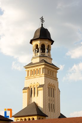 poza-cu-turnul-de-la-catedrala-reintregirii-din-alba-iulia-judetul-alba.jpg