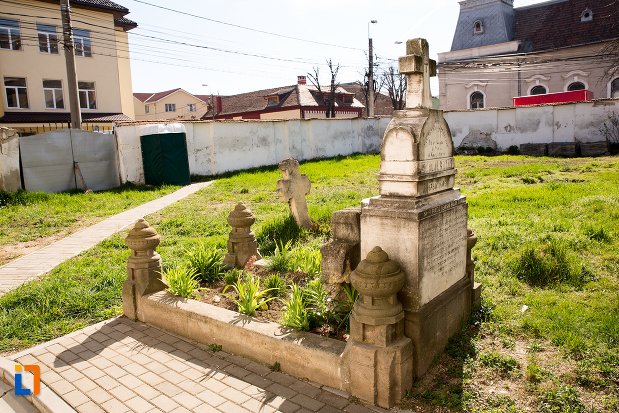 poza-din-cimitirul-bisericii-grecesti-bunavestire-din-alba-iulia-judetul-alba.jpg